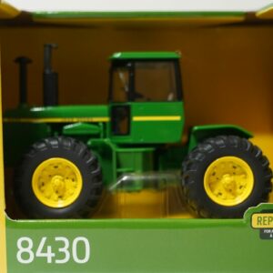 1/32 John Deere 8430 4WD with Duals